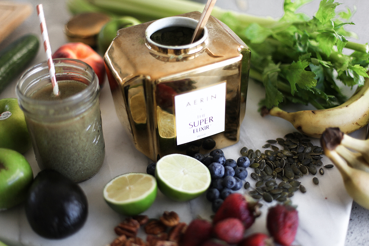 Health blogger Lisa Hamilton from See Want Shop using the WelleCo Super Elixir Alkalising Greens in her diet