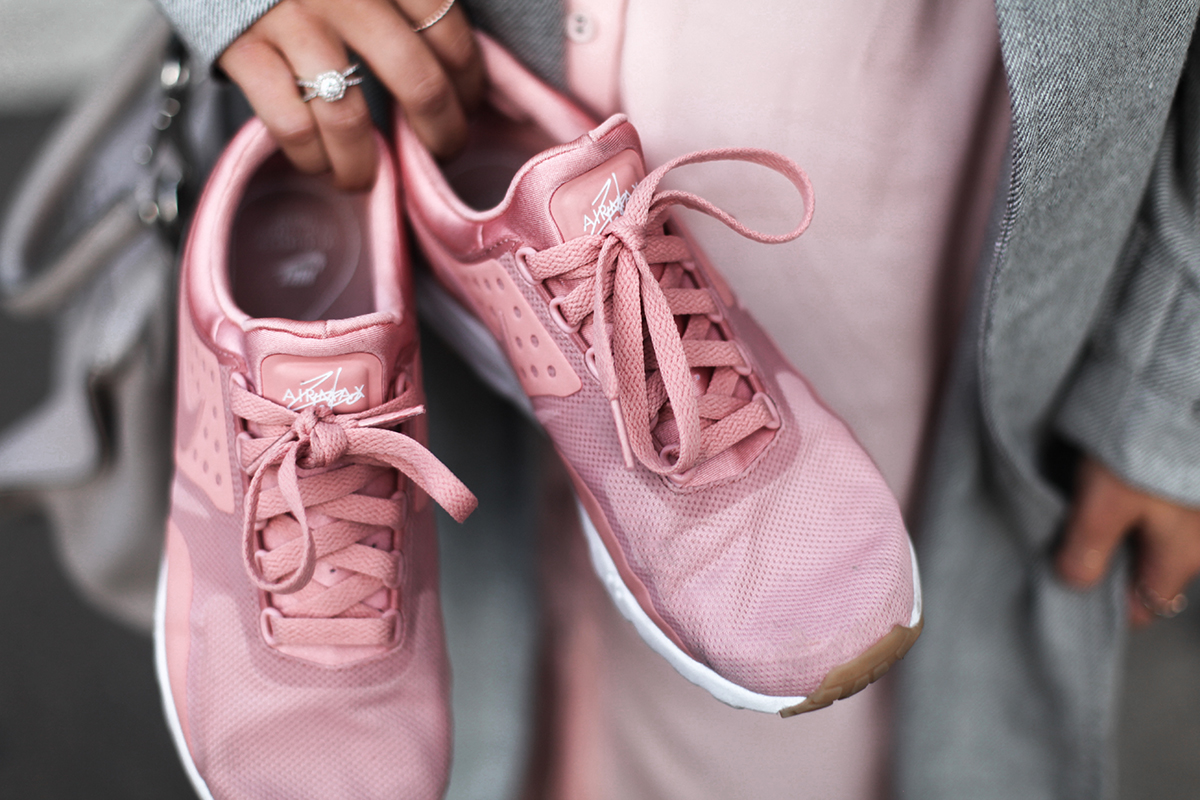 nike blush pink sneakers